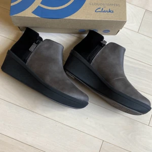 Clarks Women's Step Rose Up Casual Ankle Boots Gray Size 6.5 W NWT - Picture 1 of 5