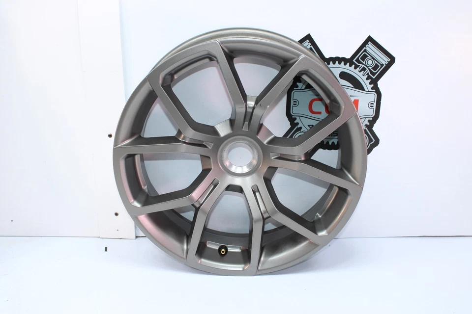 Llanta Can-Am Ryker 600-900 2023-2024 OEM PLATINO PLATA 16 PULGADAS 705503373 Foto 1 de 4