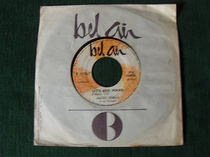 PAUVO JENKKA: Let's kiss polka - 7" SP 1965 French JUKE-BOX press BEL-AIR 111161 - Imagen 1 de 2