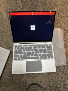 Microsoft Surface Laptop Go 2 i5-1135G7 16GB 256GB 12.4T W11H Platinum VUQ-00007 - Picture 1 of 4