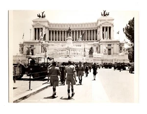 WWII WW2 Original Photo Soldiers/Military at 'Victor Emmanuel, Rome' 1940's READ - Picture 1 of 4