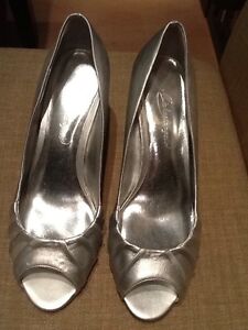 MICHAELANGELO 'Blythe' Women's Bridal Shoe Size 8 M Sliver Color