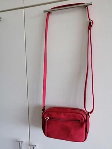 Sportliche Schultertasche mit Lochmuster u. Reißverschl. * Elegant * Rot * Neu * - Bild 1 von 13
