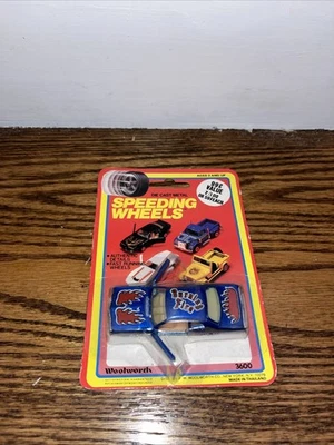 Plumero Plymouth azul metálico raro escala 1:64 Yatming 1057 “Burning Fire” Foto 1 de 3