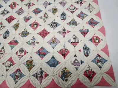 Parche Bebé Edredón Catedral Ventana 23" x 28" Rosa Azul Morado Adorables Imágenes Foto 1 de 4