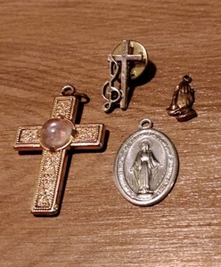 Religiöser Anhänger Halskette Pin Konvolut - Bild 1 von 8