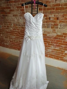 Wedding Dress, Size 8 - Picture 1 of 4