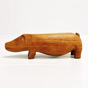 Hand Carved Wooden Pig Tan Brown Wood Piglet Farm Animal Rustic Tribal Figurine - Bild 1 von 15