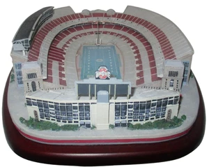 De colección Danbury Como Nuevo Ohio State Buckeyes Estadio “EL ZAPATO” Réplica Limpia - Imagen 1 de 14