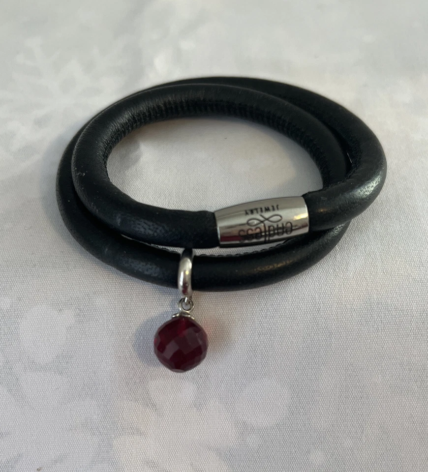 Pulsera doble de cuero negro con cerradura de plata y colgante de piedra roja y cerradura infinita joyas Foto 1 de 1