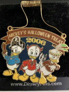 Huey Dewey Louie Duck Mickey Halloween Trick or Treat Costume Disney Pin - Picture 1 of 2