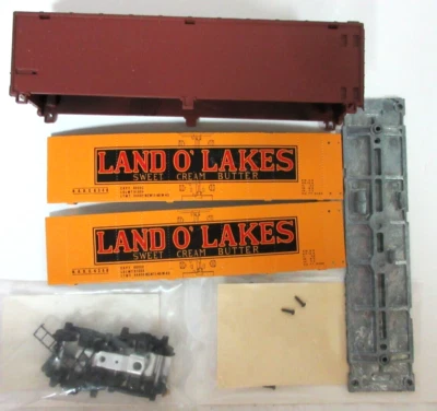 HO Scale Mantua 313-E Land O' Lakes 40' reefer boxcar #6340 Kit - Image 1 of 3