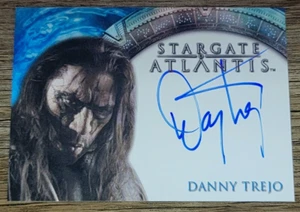 Stargate Atlantis Staffel 3 & 4 Danny Trejo als Omal Autogramm - Bild 1 von 2