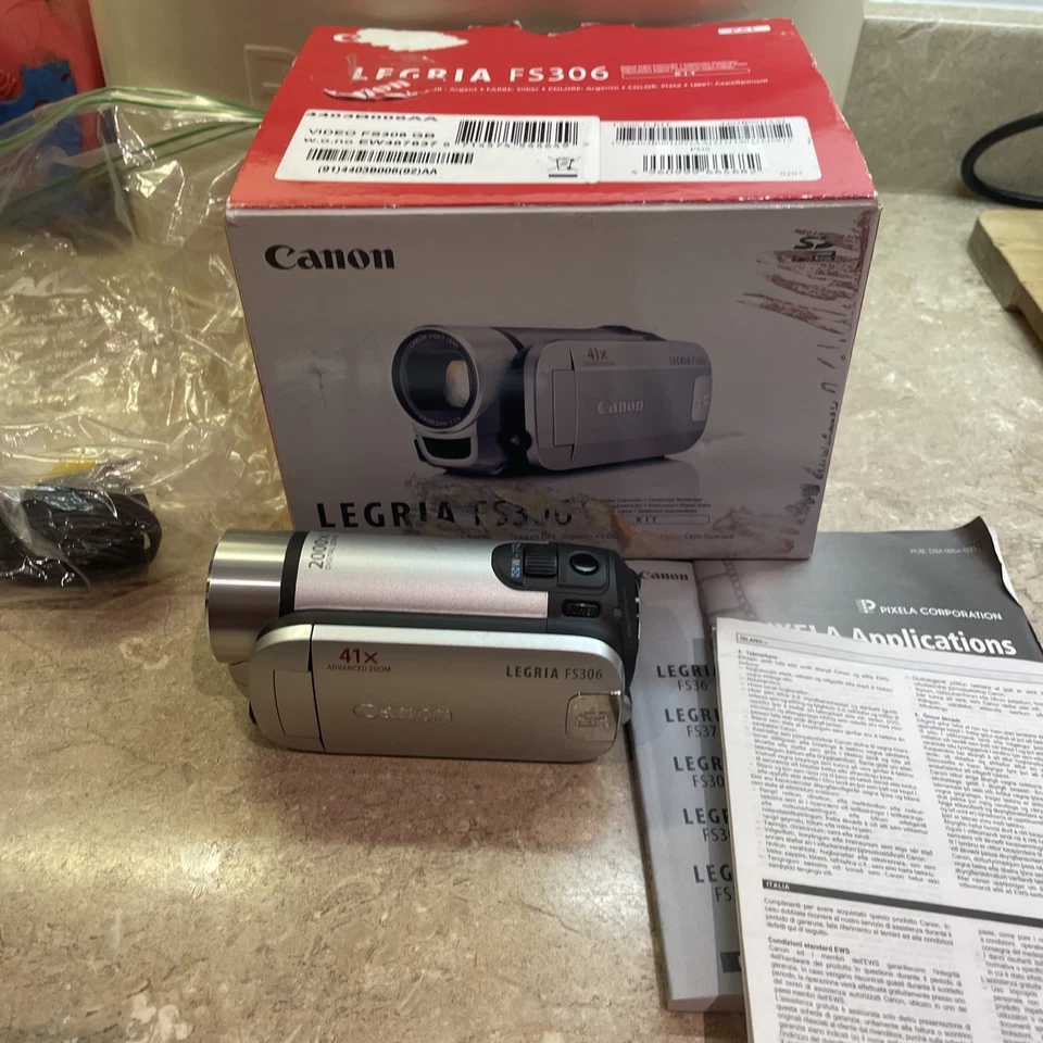 Canon Legria FS306 Handheld High Definition Camcorder Silver - needs new battery - Image 1 of 4