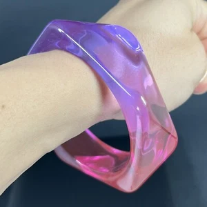 Grober Lucite Armreif Armband Lila Rosa Ombré Transluzent Klar - Bild 1 von 7