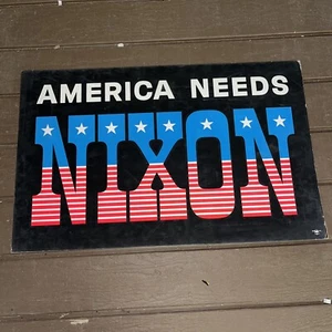 Vintage Pappschild Richard Nixon "America Needs Nixon" USA Campaign 14"x22" - Bild 1 von 11