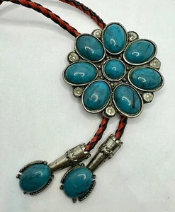 VINTAGE FAUX TURQUOISE BOLO TIE FLORAL CONCHO WESTERN SOUTHWESTERN LARGE - Bild 1 von 3