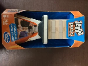 Jenga Pass Challenge (Hasbro) nunca usado - Imagen 1 de 5