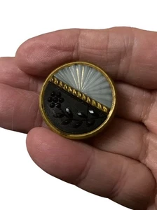 Vintage Kunsthandwerk Brosche aus antikem Messing und Zelluloid Knopf - Bild 1 von 9