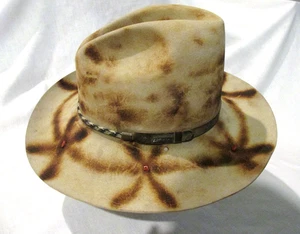 Renegade WPL 5923 Custom Burned Western Rancher Hut Wolle/Fell 7 1/8 - Bild 1 von 12