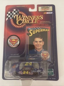 Winner's Circle 1:64 Jeff Gordon Dupont #24 Superman Racing NASCAR #5 de 8 NUEVO - Imagen 1 de 2
