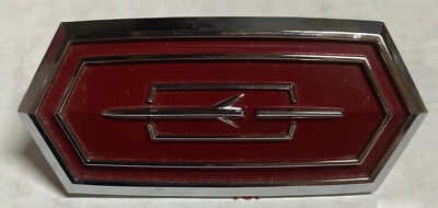 Nuevo de Lote Antiguo 1975 Oldsmobile Cutlass emblema de cabezal GM 419376 231827 Foto 1 de 3