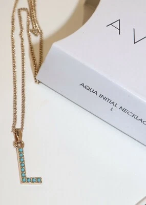 Collar inicial Avon Aqua 2018 letra L cadena tono dorado Foto 1 de 4