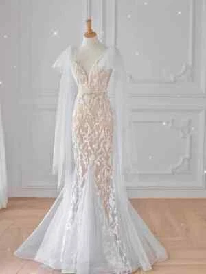 Champagne lace Mermaid Wedding Dresses Tulle Strapless Sweep V neck Bridal Gowns - Image 1 of 4
