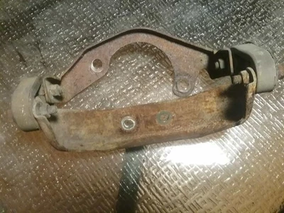 Nissan 300ZX 1986 (2+2) soporte de montaje de escape suspensión con aislantes de goma OEM Foto 1 de 3