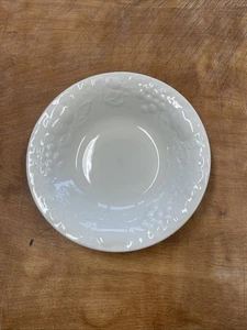 Gibson FLOURISH OFF WHITE Soup Bowl 8" FRUIT  1 ea     8 available - Picture 1 of 4