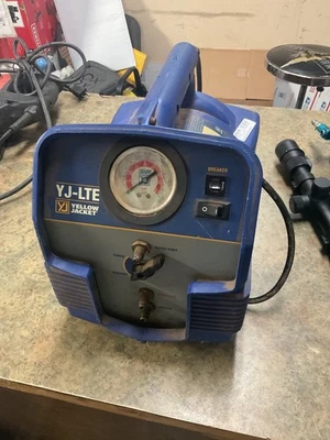 CHAQUETA AMARILLA 95730 YJ-LTE MÁQUINA DE RECUPERACIÓN DE REFRIGERANTE Foto 1 de 2