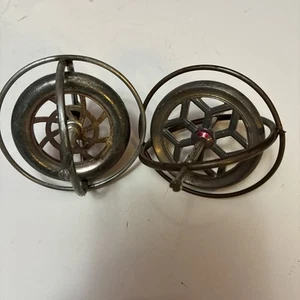 2 Vintage Metall Stern Markenlos Kreisel ohne Schnur Spinning Gyro Top Spielzeug - Bild 1 von 4