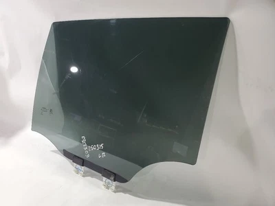 Оригинальное левое стекло задней двери для Jeep Compass 2018 2019 2020 2021 2022 2023 2024 годов выпуска  - Изображение 1 из 4