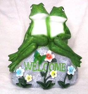 Sundance Solar Power LED Light Frogs Welcome Statue - Picture 1 of 4