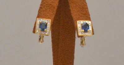 Lote de pendientes con clip de diseño rectangular de diamantes y zafiros de 1,08 quilates en oro de 18 quilates Foto 1 de 4