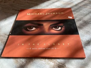 MICHAEL JACKSON 12" IN THE CLOSET (MIXES BEHIND DOOR #1) 1992 Epic   EX/VG+ - Picture 1 of 3