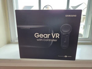 Samsung SM-R324 Gear VR W/Controller Powered by Oculus NEW OPEN BOX - Picture 1 of 1