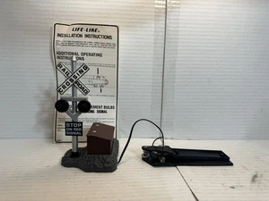 Life-like G Scale Railroad Crossing Signal, Light Or Train Set Layout - Picture 1 of 6