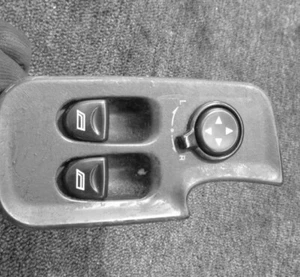 ALFA ROMEO 156071220 60682443 156042196 61026700 Fensterheber Schalter - Foto 1 di 1