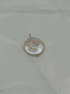 Delicado colgante natural de piedras preciosas de perlas blancas de 12 mm - Imagen 1 de 1