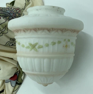 Delicada pantalla de vidrio satinado Art Deco para lámpara de techo rosa, verde, blanca Foto 1 de 4