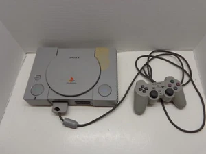 Consola Play Station 1 con mando, sin conectores ni cables de alimentación, funcionando - Imagen 1 de 4