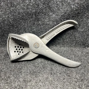 VINTAGE Hand-Held Manual Citrus Squeezer Lemon Lime Juicer Aluminum - Picture 1 of 3
