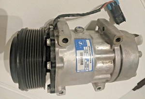 2004-2013 Ford F-650 A/C Compressor and Clutch Motorcraft YCC-393 - Picture 1 of 10