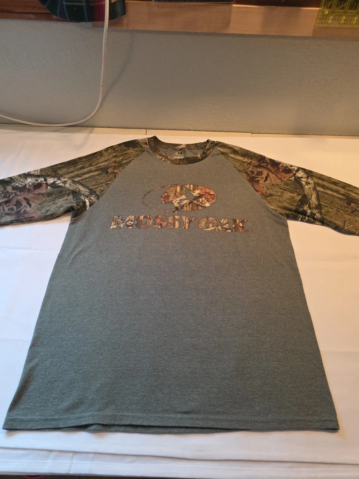 Mens Mossy Oak Breakup Size Medium Camo T Shirt - Image 1 of 4