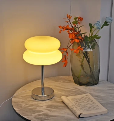 Lámpara de mesa USB tarta de huevo de vidrio de diseño italiano estudio de cabecera USB luz nocturna LED Foto 1 de 4