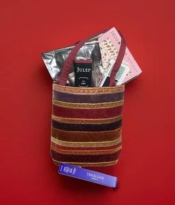 Lote de maquillaje totalmente nuevo. Cartera tamaño completo de maquillaje y terciopelo de alta gama 8 piezas. Precio de venta sugerido por el fabricante $161 - Imagen 1 de 13