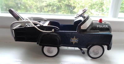 AWESOME GOLDEN WHEEL POLICE DIECAST PEDAL CAR 1:10 SCALE #00113 - Image 1 of 4