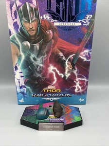 Hot Toys Gladiator Thor Ragnarok Deluxe MMS445 Shoulder Armor Only - Picture 1 of 5