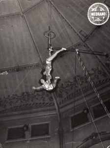 Trapezists France Medrano Circus Old Dannes Photo 1950 - Imagen 1 de 4